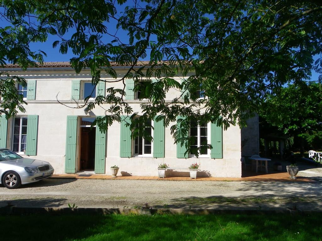 Gite Cosy, Sur Jardin, Terrasse Privee, Parking Au Calme En Rdc Gémozac Exterior photo